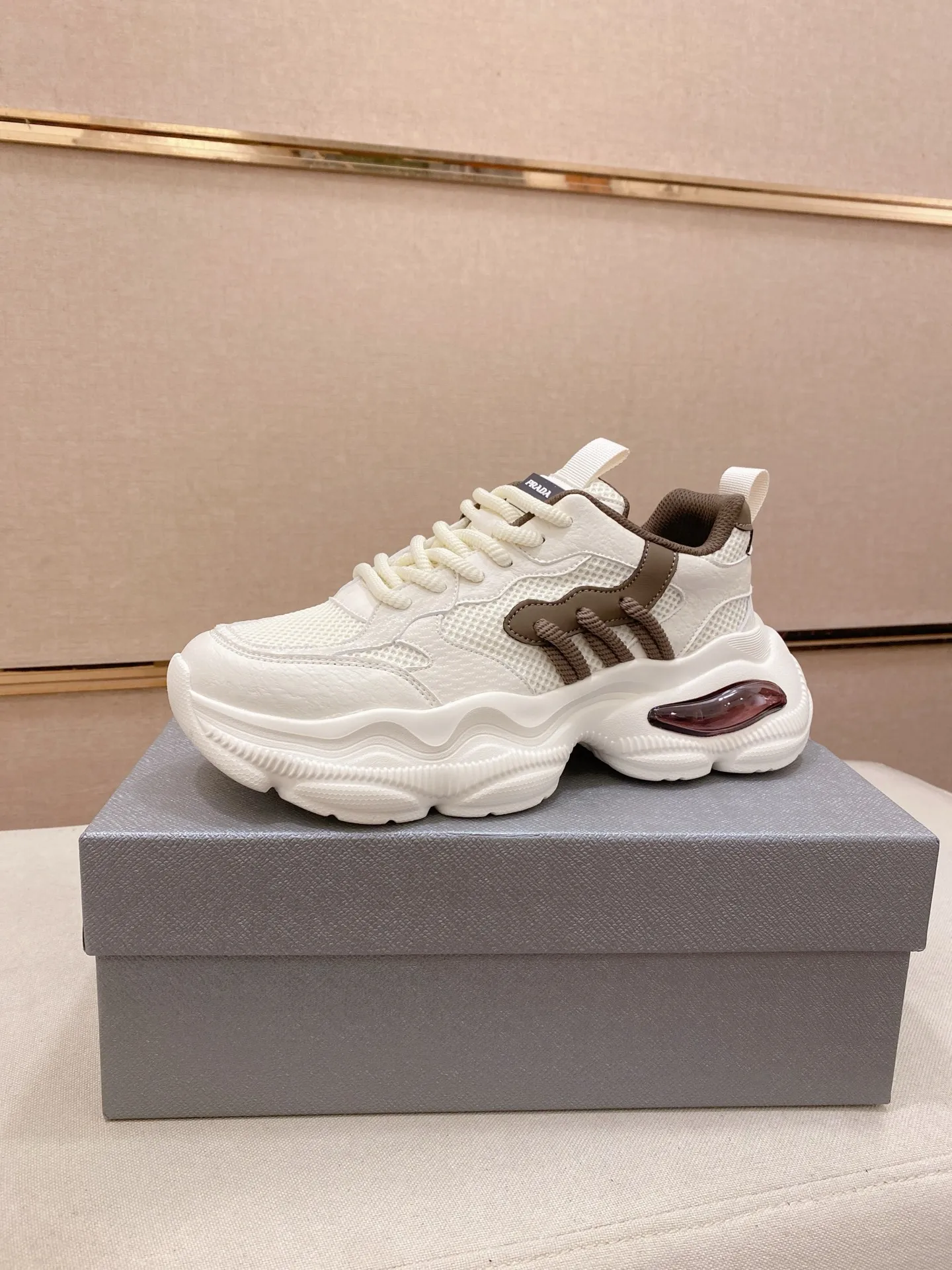 Men's shoes 💰: 462💰 [Prada～Prada] Trendy new styles are on the market. Same style as the official website. Counter quality. Original version. [Strong] [Strong] Imported selected first-layer cowhide. Comfortable and breathable sheepskin lining, fine workmanship, upper layer made of 100% pure cowhide, original last shape, comfortable on the feet, shoe sizes 38 to 44